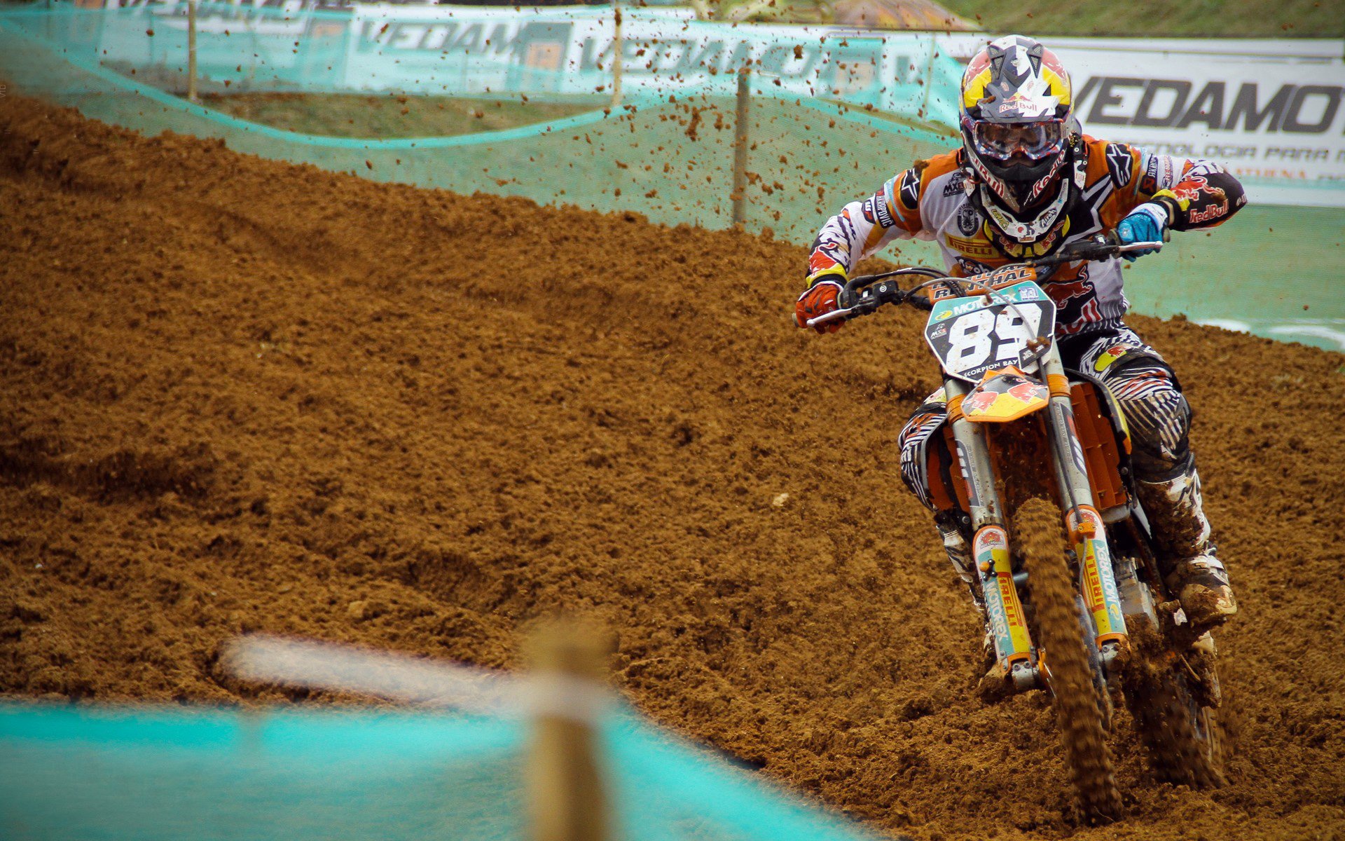 《电竞产业链深入：从硬件到媒体全覆盖》，电竞的产业链